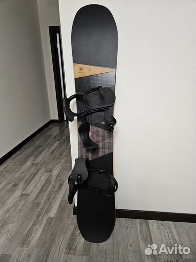 Сноуборд Nidecker с креплениями burton