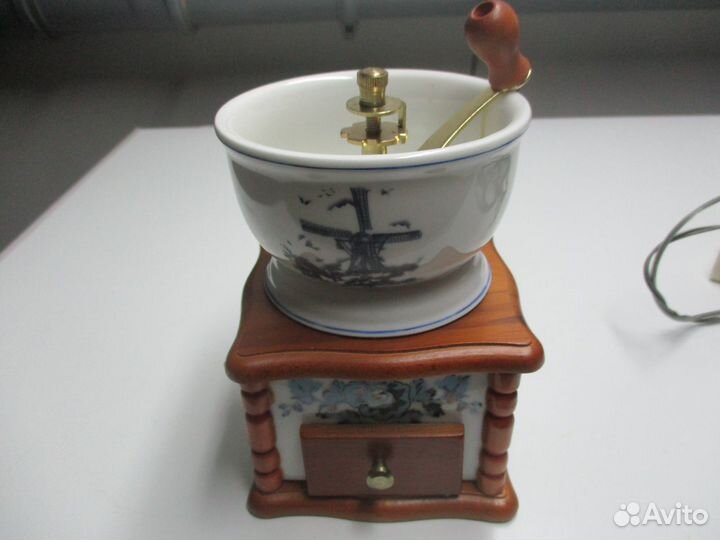 Ручная кофемолка