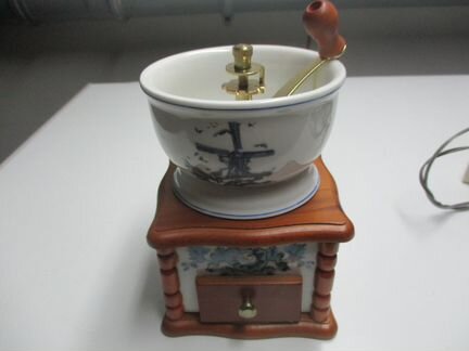 Ручная кофемолка