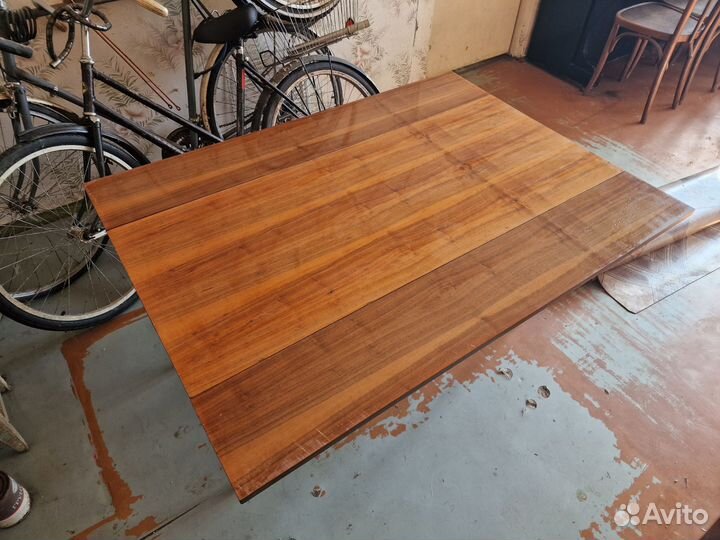 Большой обеденный стол