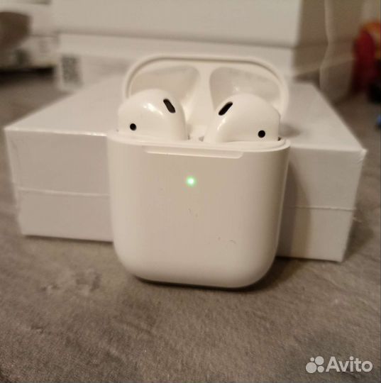 Наушники AirPods