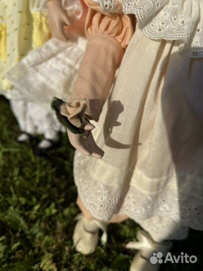 Коллекционная фарфоровая кукла