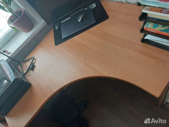 Стол компьютерный 1,40 на 1,20