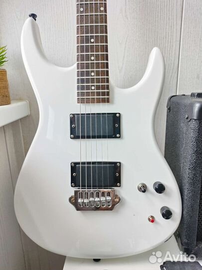 Электрогитара Superstrat +комб 20Вт +аксессуары