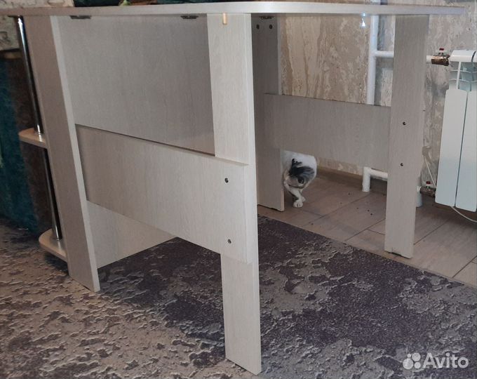 Стол-книжка компактный с полками