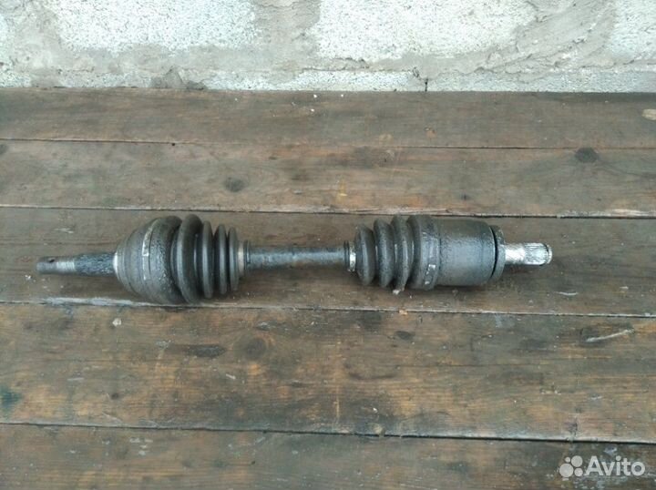 Привод левый передний Nissan Sunny CD17 1991