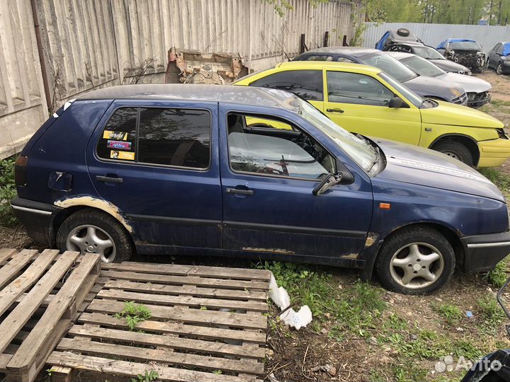 В разборе Volkswagen Golf 3