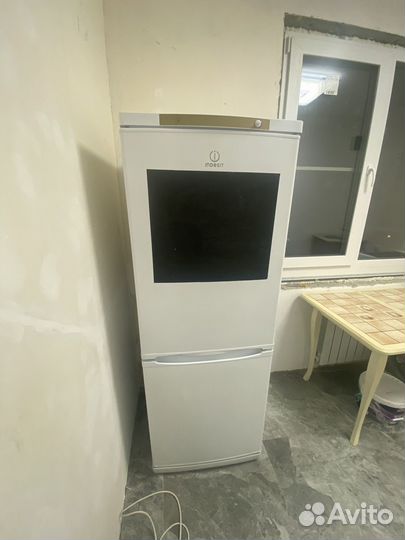 Холодильник бу indesit