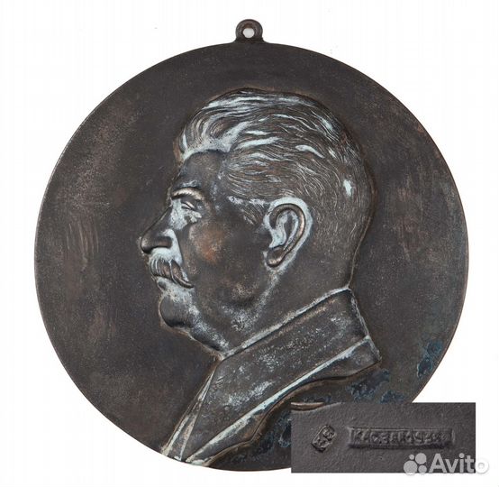 Барельеф Сталина