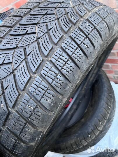 Goodyear UltraGrip Ice 235/60 R18 107T