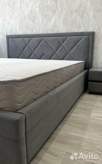 Кровать с матрасом