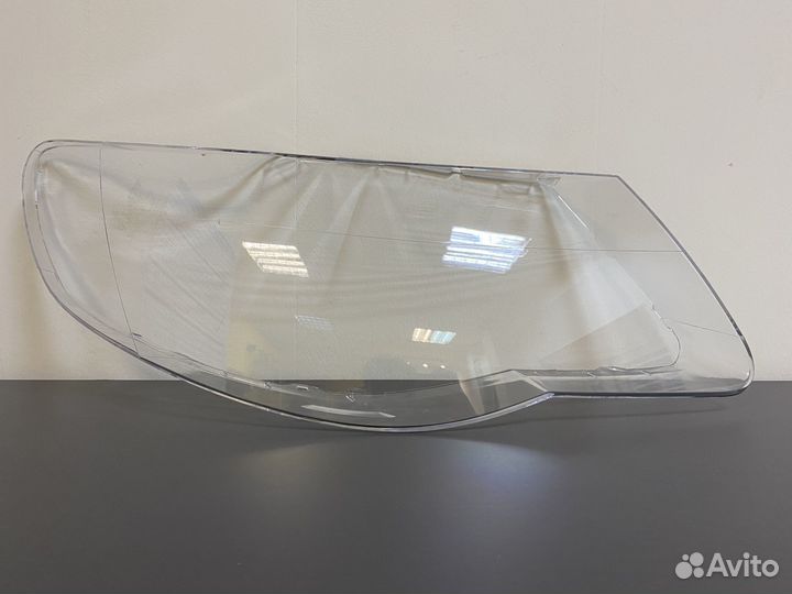 Стекло фары Volkswagen Touareg 2006-2010 г.в