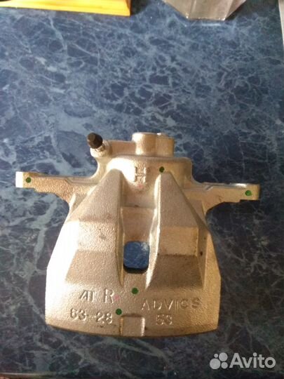 Передний правый суппорт Toyota Camry (40 кузов)