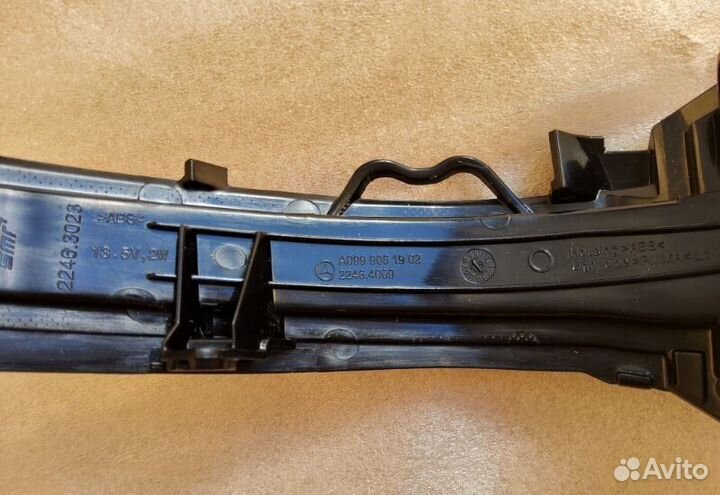 Поворотник зеркала передний правый верхний