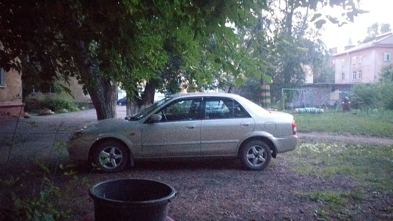Mazda 323: фото владельца
