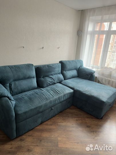 Большой синий угловой диван