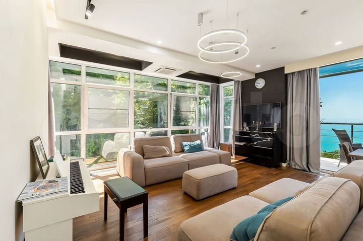 3-к. квартира, 100 м², 5/6 эт.