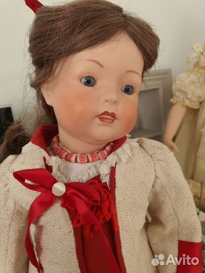 Кукла фарфоровая