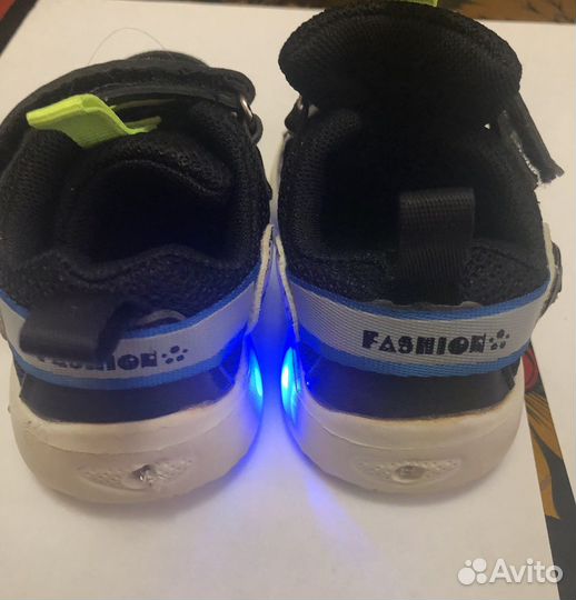 Кроссовки светящиеся для мальчика 21 размер