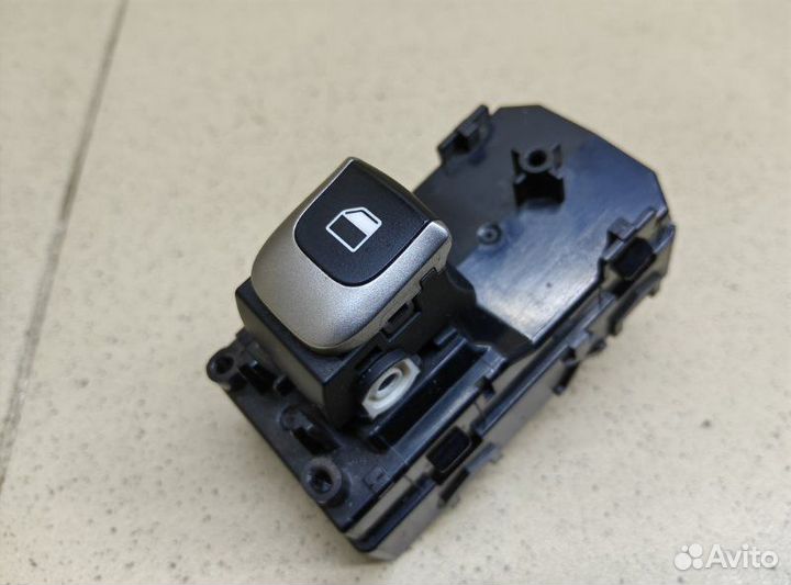Кнопка стеклоподъемника передняя правая Kia Rio