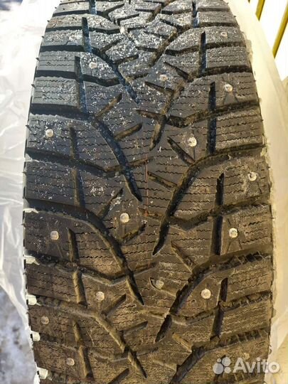 Bridgestone Blizzak Spike-02 215/65 R16