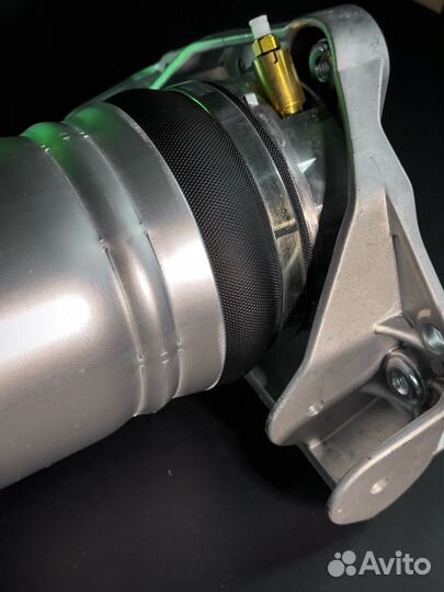 Передняя левая пневмостойка Porsche Cayenne 955-95