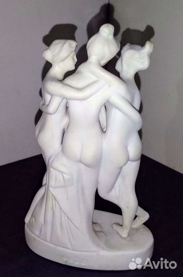 Фарфоровая статуэтка