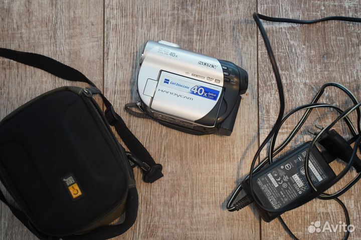 Видеокамера Sony DCR-DVD106E