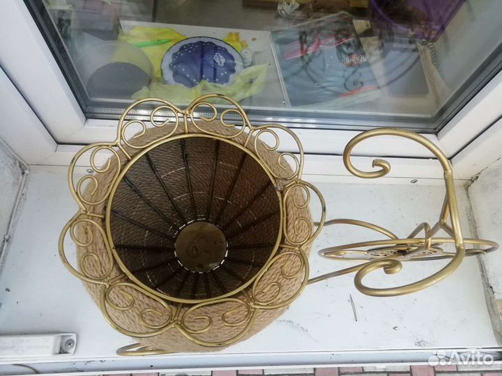 Горшок под цветы кованный