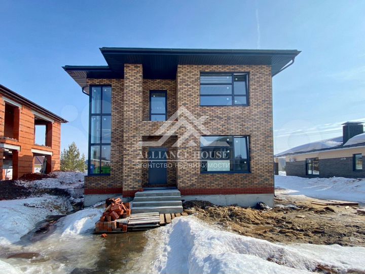 Коттедж 200 м² на участке 7,2 сот.