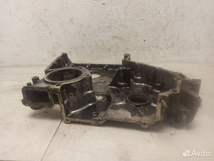 Крышка двигателя передняя