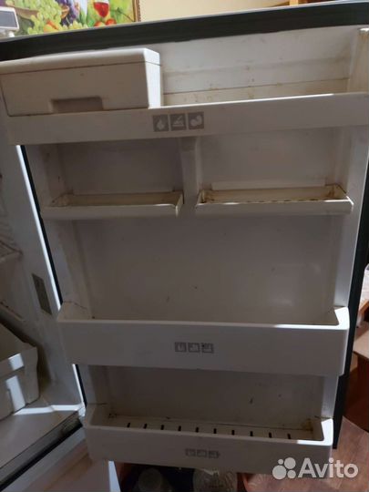 Холодильник бу / Stinol