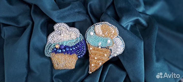 Брошь ручной работы из бисера