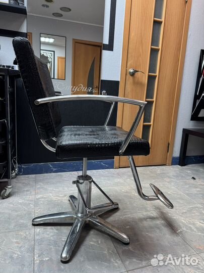 Парикмахерское кресло бу