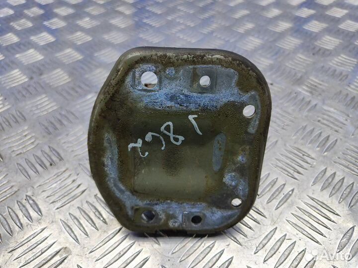 Кронштейн усилителя заднего бампера левый Nissan