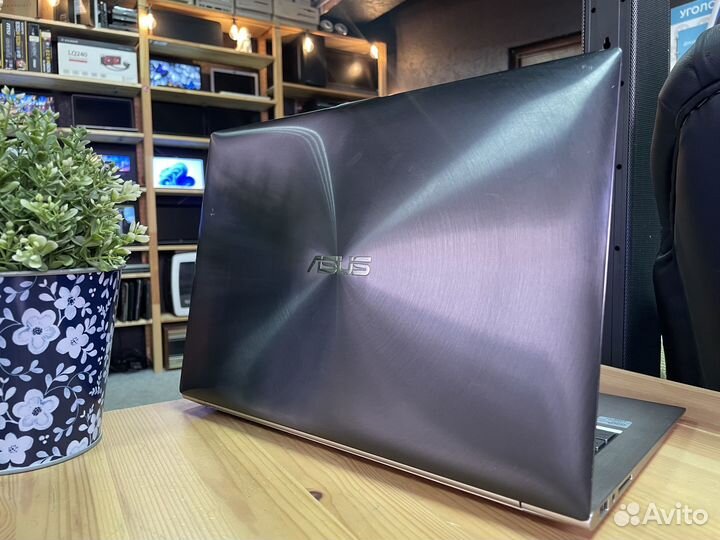 Ультрабук Asus ZenBook / 13.3 / Core i7 / SSD