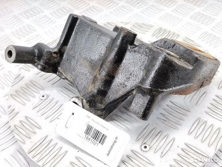 Кронштейн генератора Mitsubishi Carisma