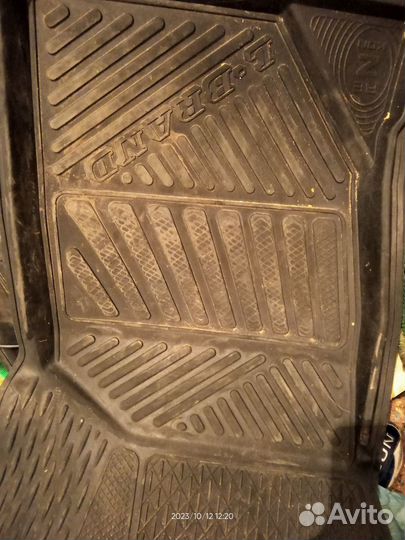 Автомобильные коврики резиновые