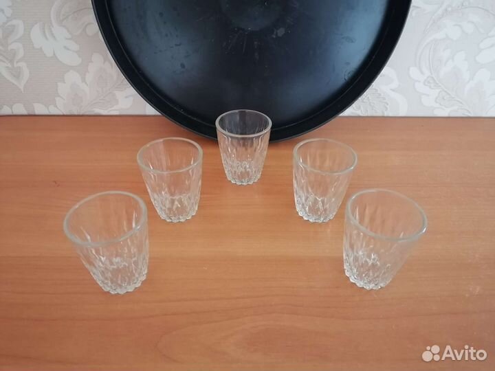 Стеклянные стопки, рюмки