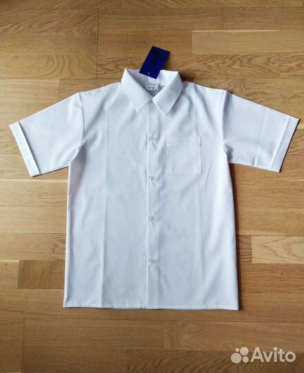 Новая школьная рубашка для мальчика