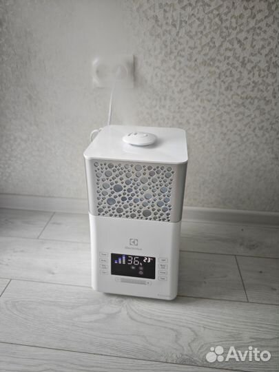 Увлажнитель воздуха Electrolux EHU 3715D новый