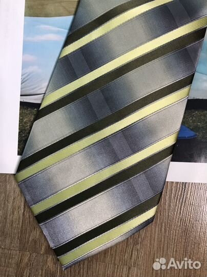 Галстук Италия хаки и бледно-желтые полоски