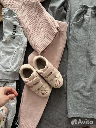 Пакет вещей и обувь на девочку 4-5,5 лет