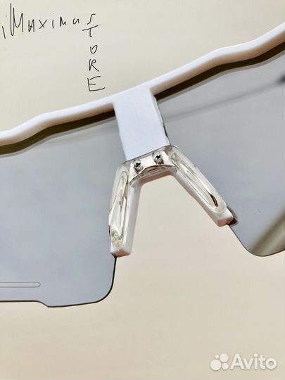 Спортивные очки с зеркальными линзами