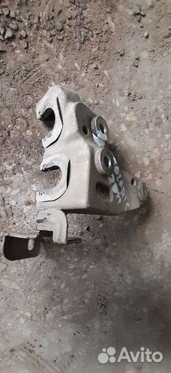 Крепление тросов кпп Hyundai Solaris 2011 1.6