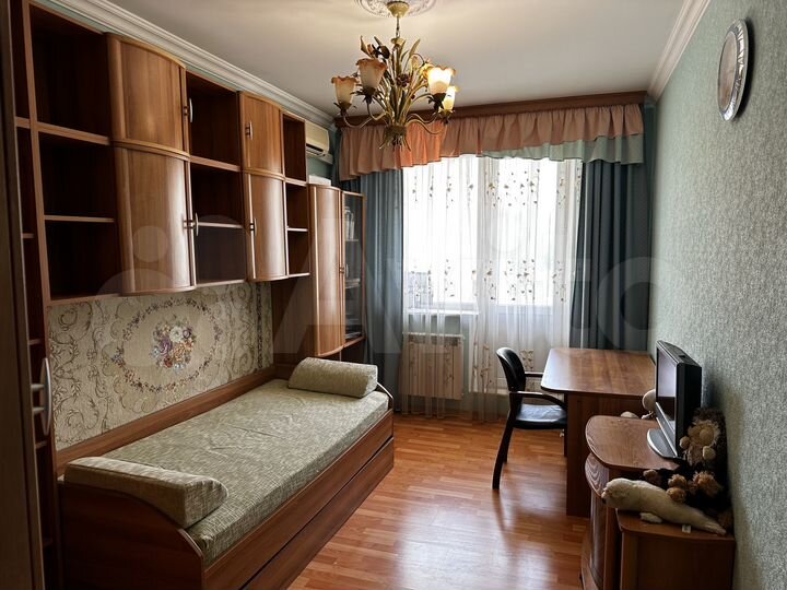 4-к. квартира, 93 м², 3/7 эт.