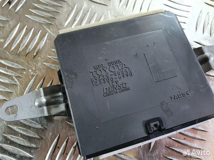 Модуль управления двери задней левой Lexus LS 4