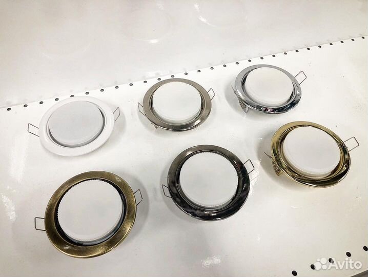 Точечные светильники и лампочки