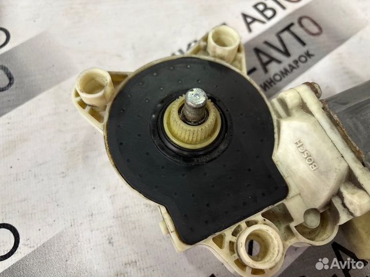 Моторчик стеклоподъемника передний правый Mercedes