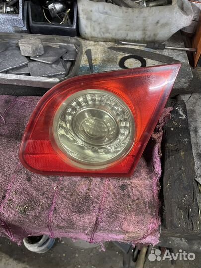 Volkswagen фонарь крышки багажника правый